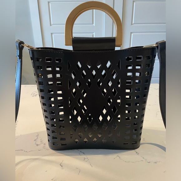 Black Leather Bag w Wooden Handles - Picture 2 of 5